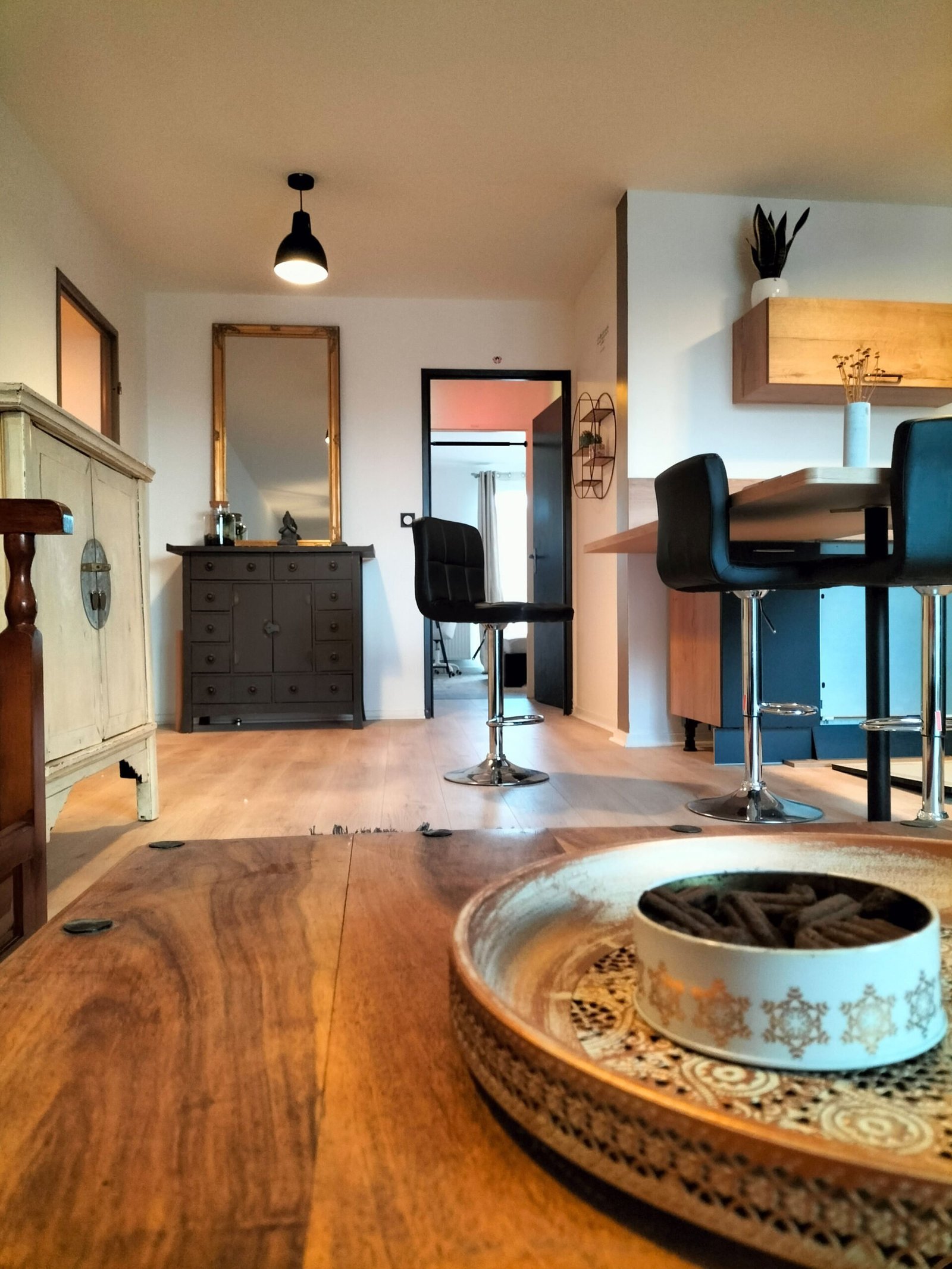Colocation contemporaine: Livrée et dispo! 30 Salon colocation Mantes Ethique contemporain