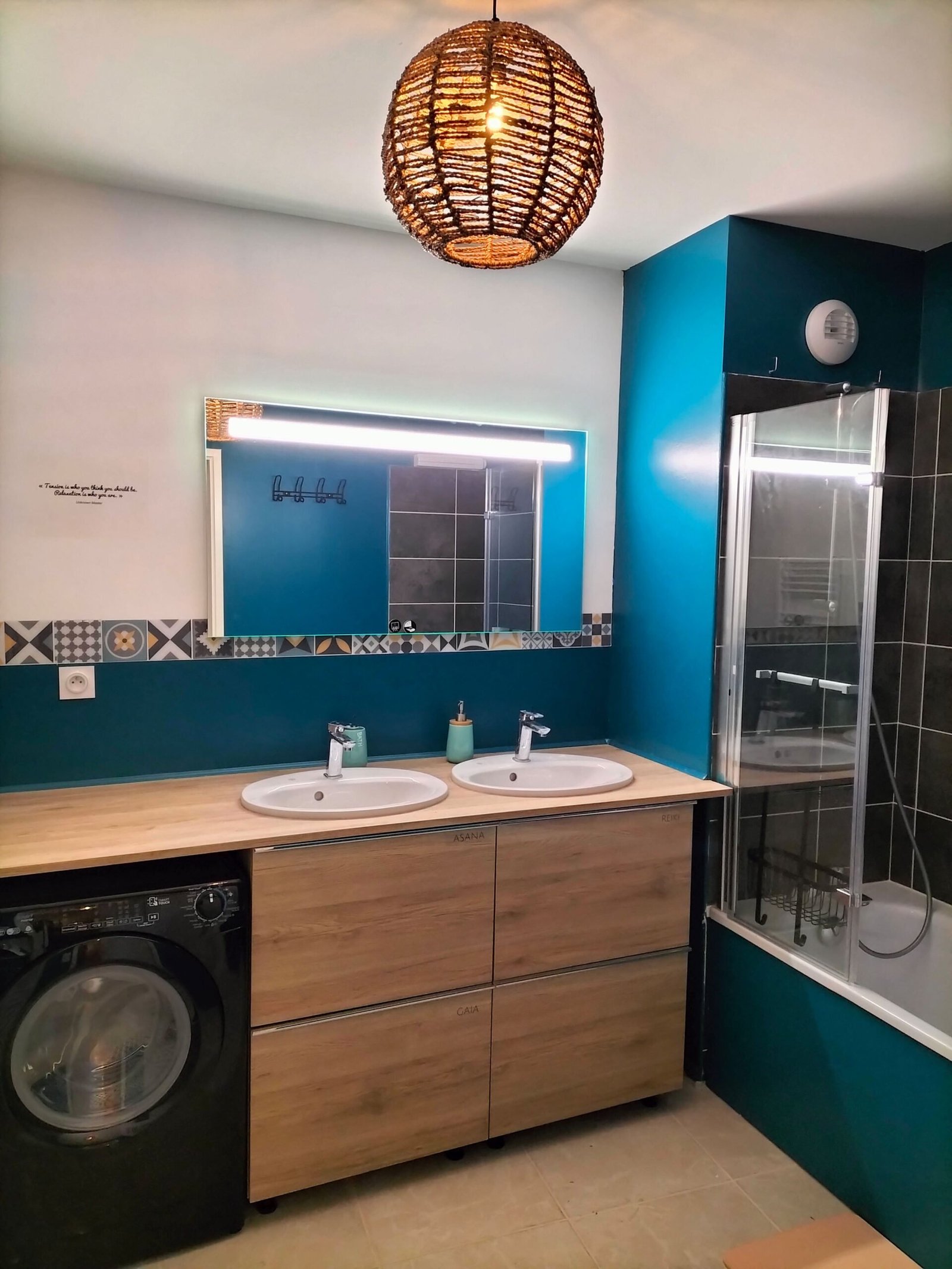Colocation contemporaine: Livrée et dispo! 25 Salle de bain pour colocation Mantes